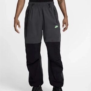 Nike Sportswear Tech Woven Oversized Straight Leg Pants Gray Large HM7158-060